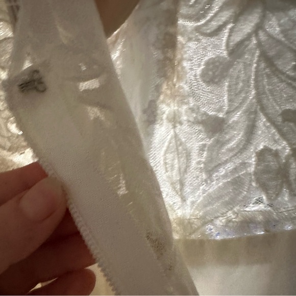 Elegant Cream Lace Wedding Dress - Picture 10 of 14